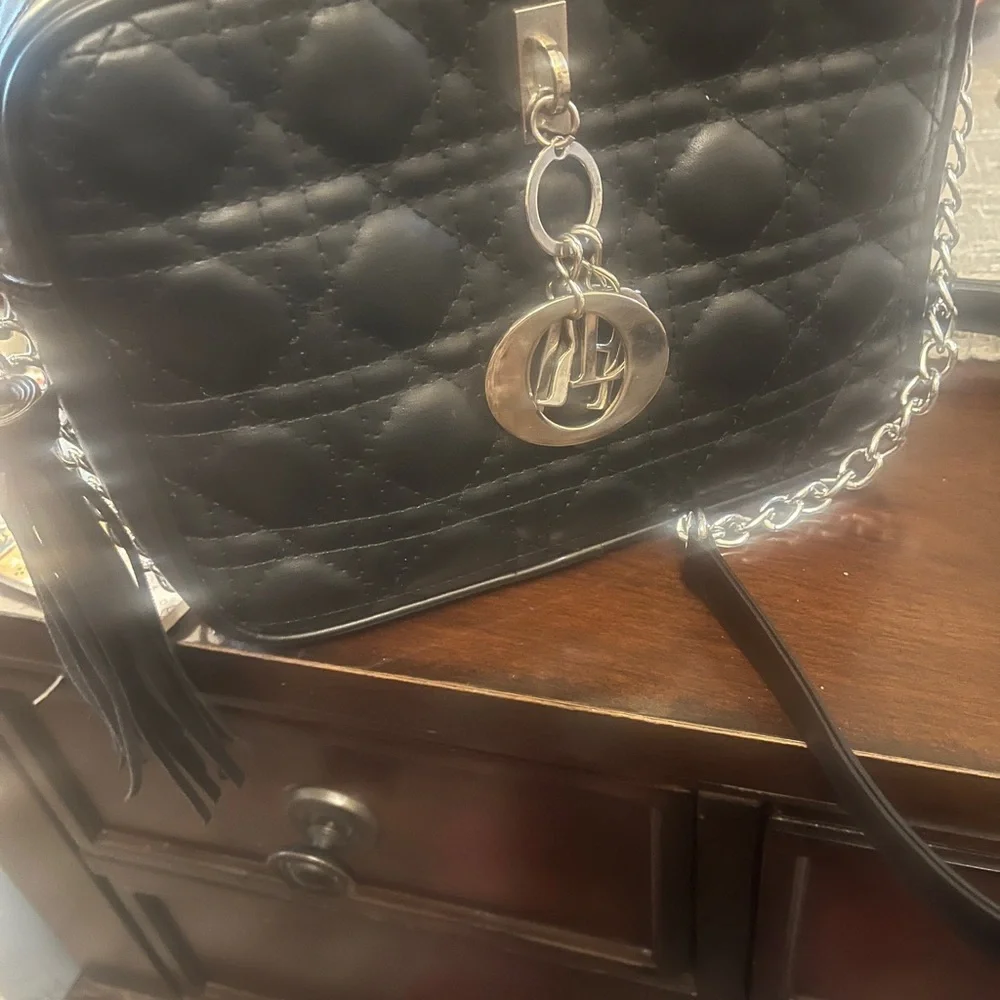 Black Quilted Chain cross Bag - Picture 3 of 5